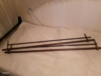 2 kardinapuud, puidust