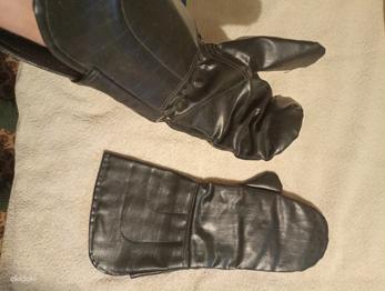 Veneagsed mootorarratturi kindad