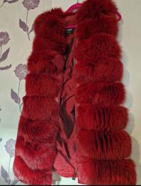 Müüa punane karusnahkne vest!