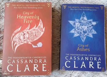 Cassandra Clare. City of bones. Mortal Instruments. inglise