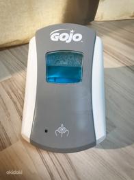 Puutevaba vahtseebi dosaator GOJO ja 700ml seebi täitekotid