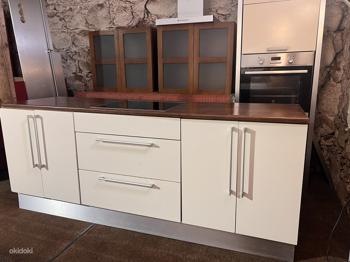 Suur köögimööbel