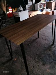 Kõrge söögilaud ja kõrged toolid